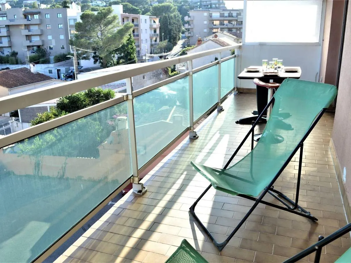 Апартаменты Appartement Climatise 2P Avec Parking, Proche Plage Et Commerces A Cavalaire - Fr-1-226B-99