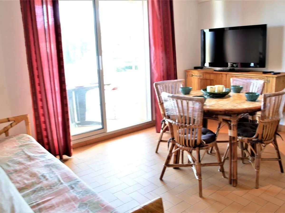 Appartement Climatise 2P Avec Parking, Proche Plage Et Commerces A Cavalaire - Fr-1-226B-99 Франция